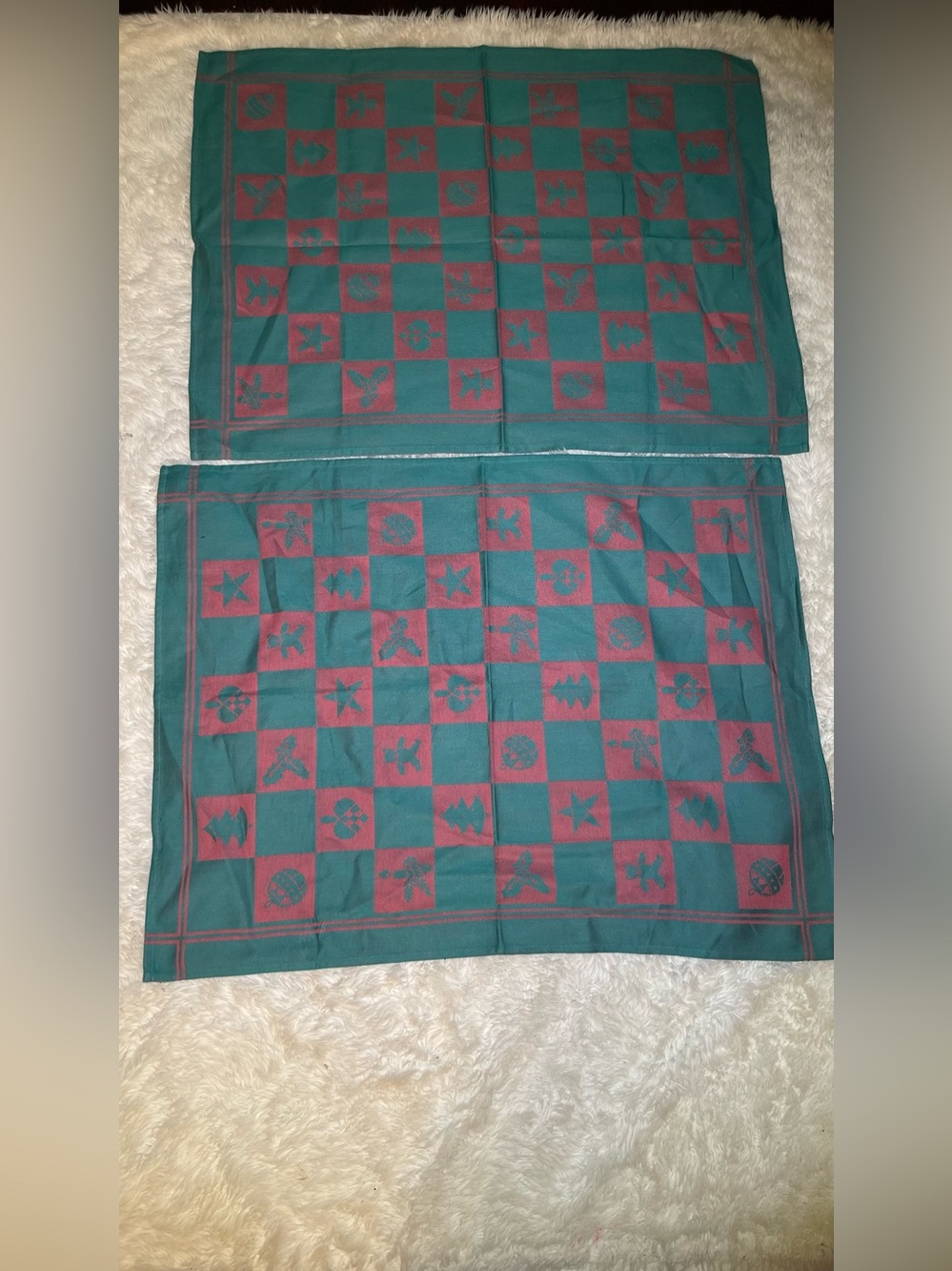 William Sonoma County Green and Red Checkerboard Holiday napkins (2)
